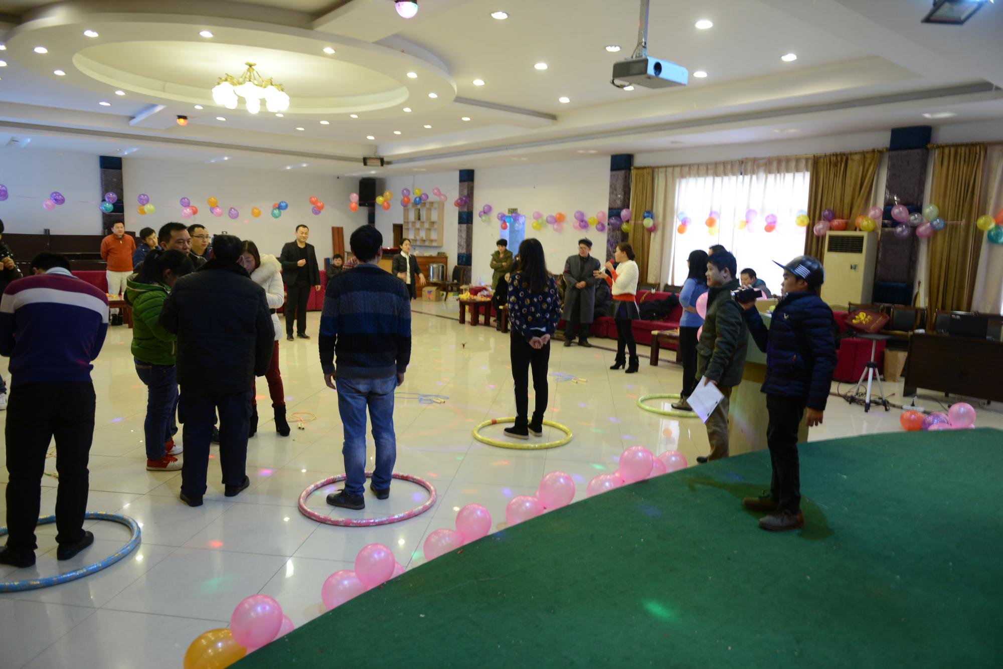 游戲一：呼拉圈、跳繩、踢毽接力.jpg